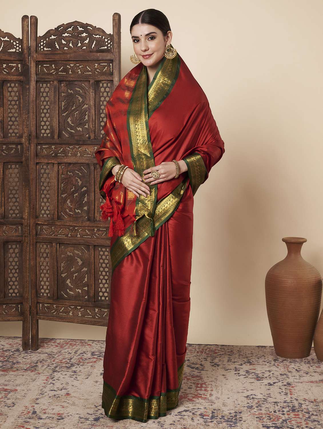 women solid with bordered saree with blouse - 22272742 -  Standard Image - 1