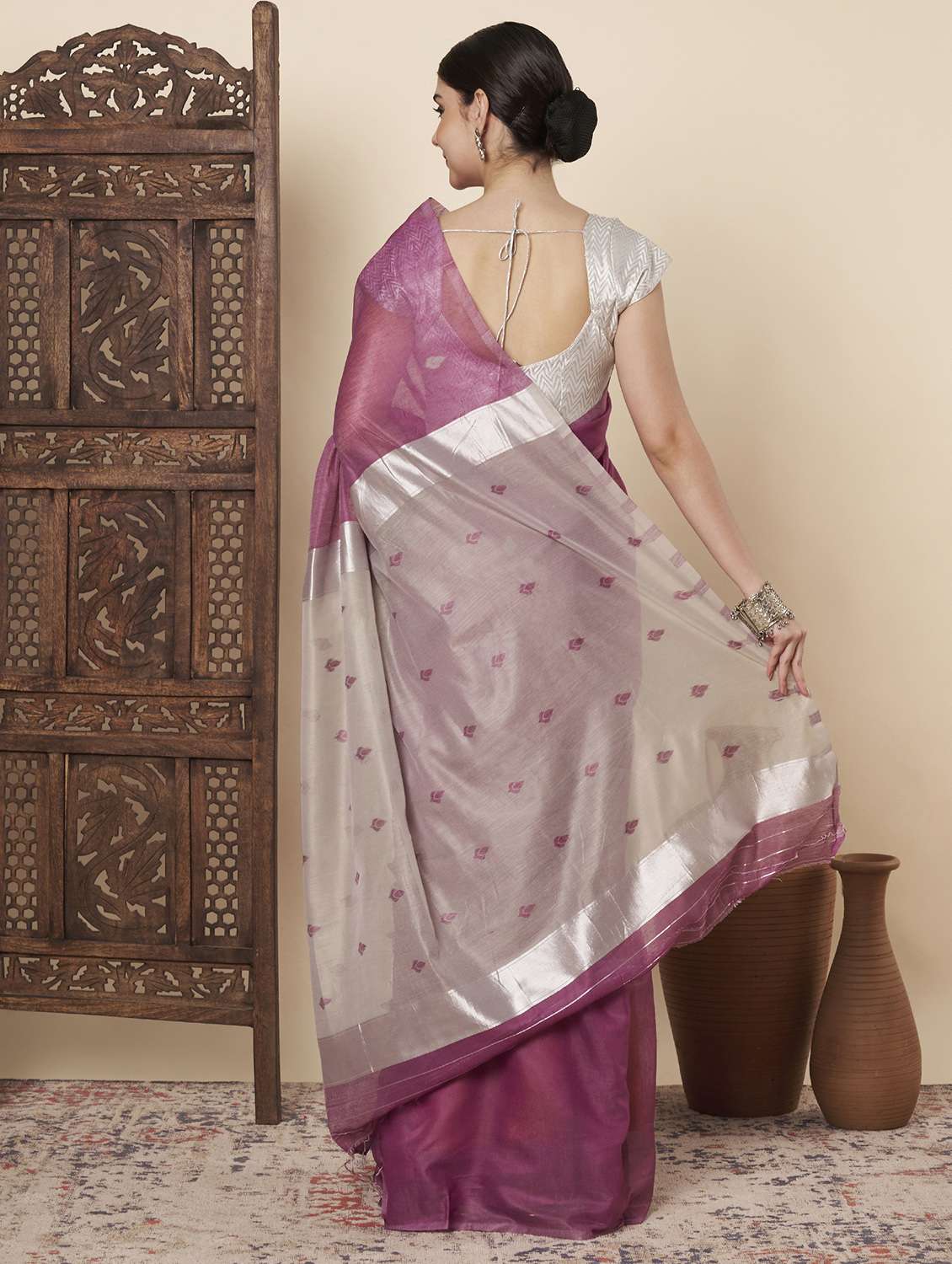 women self design handloom saree with blouse - 22272745 -  Standard Image - 4