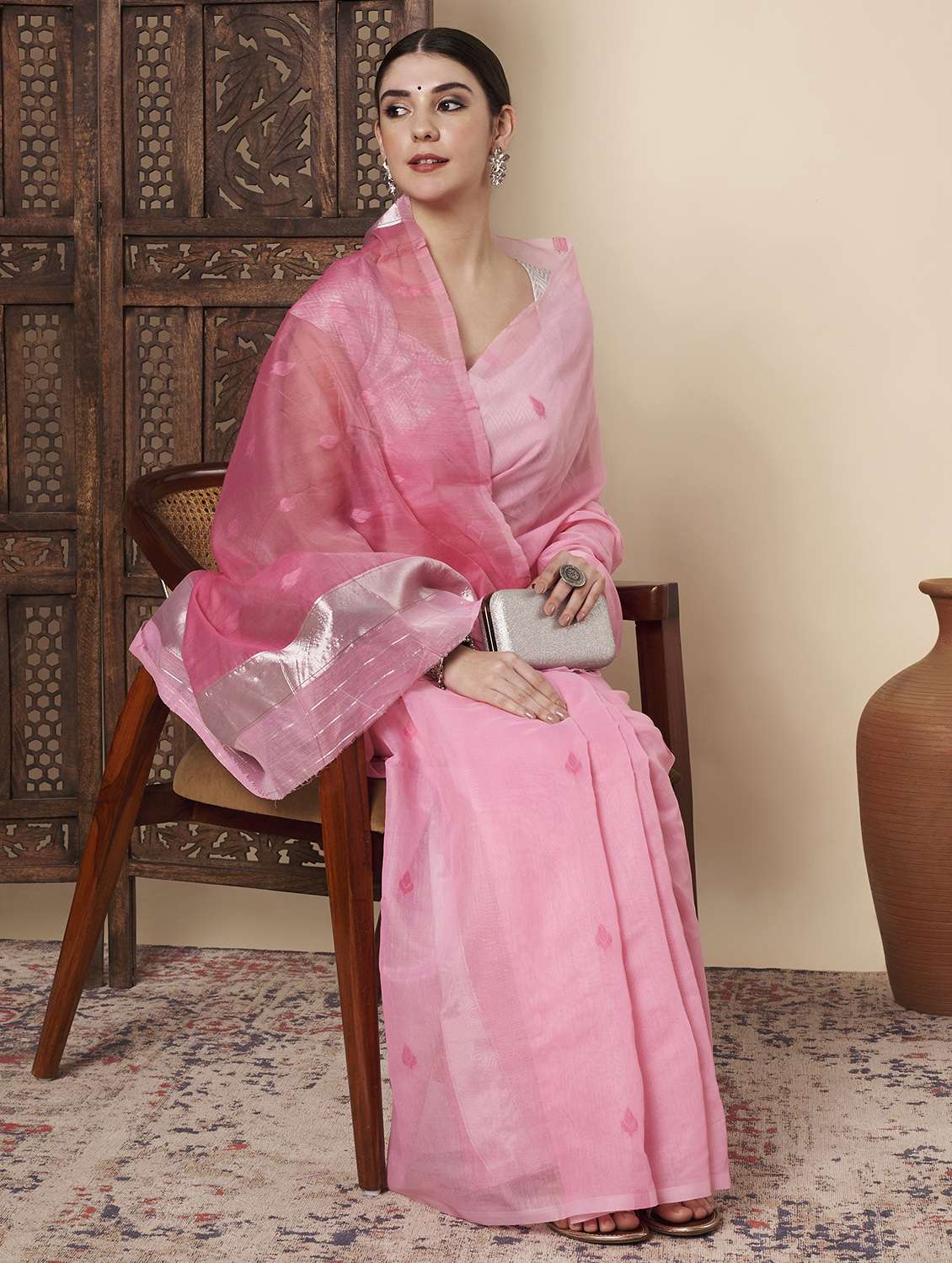 women self design handloom saree with blouse - 22272746 -  Standard Image - 1