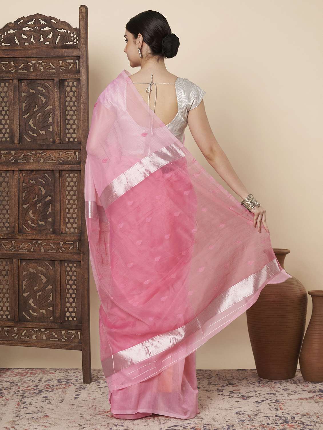 women self design handloom saree with blouse - 22272746 -  Standard Image - 4