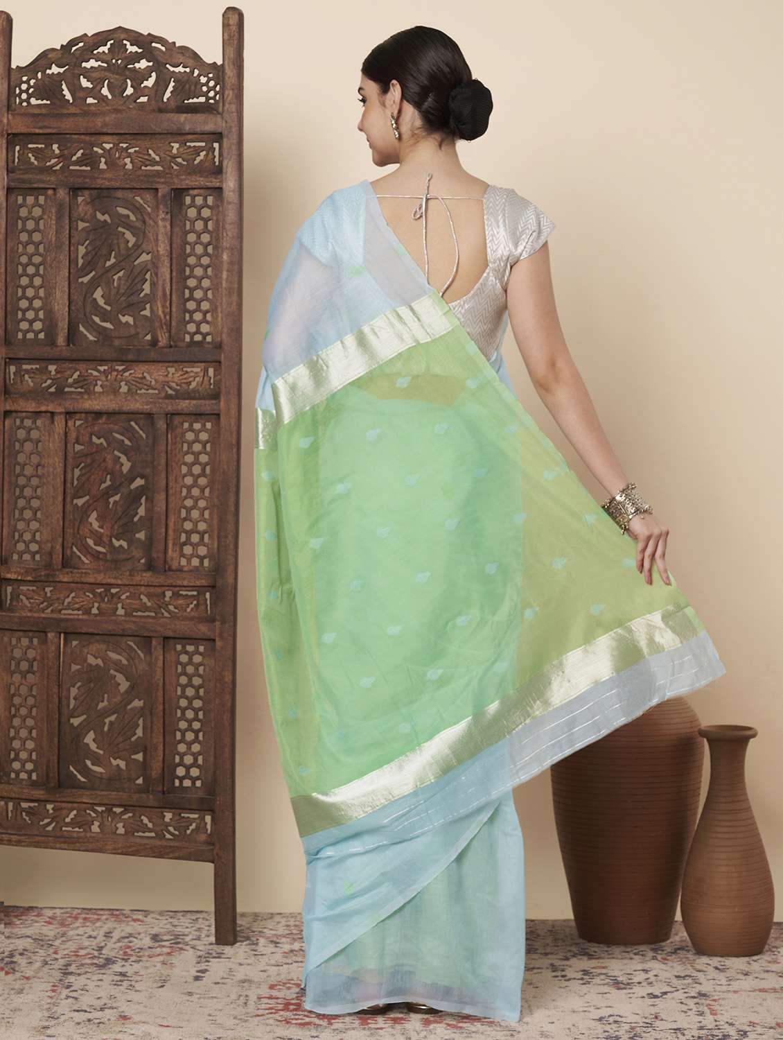 women self design handloom saree with blouse - 22272747 -  Standard Image - 4