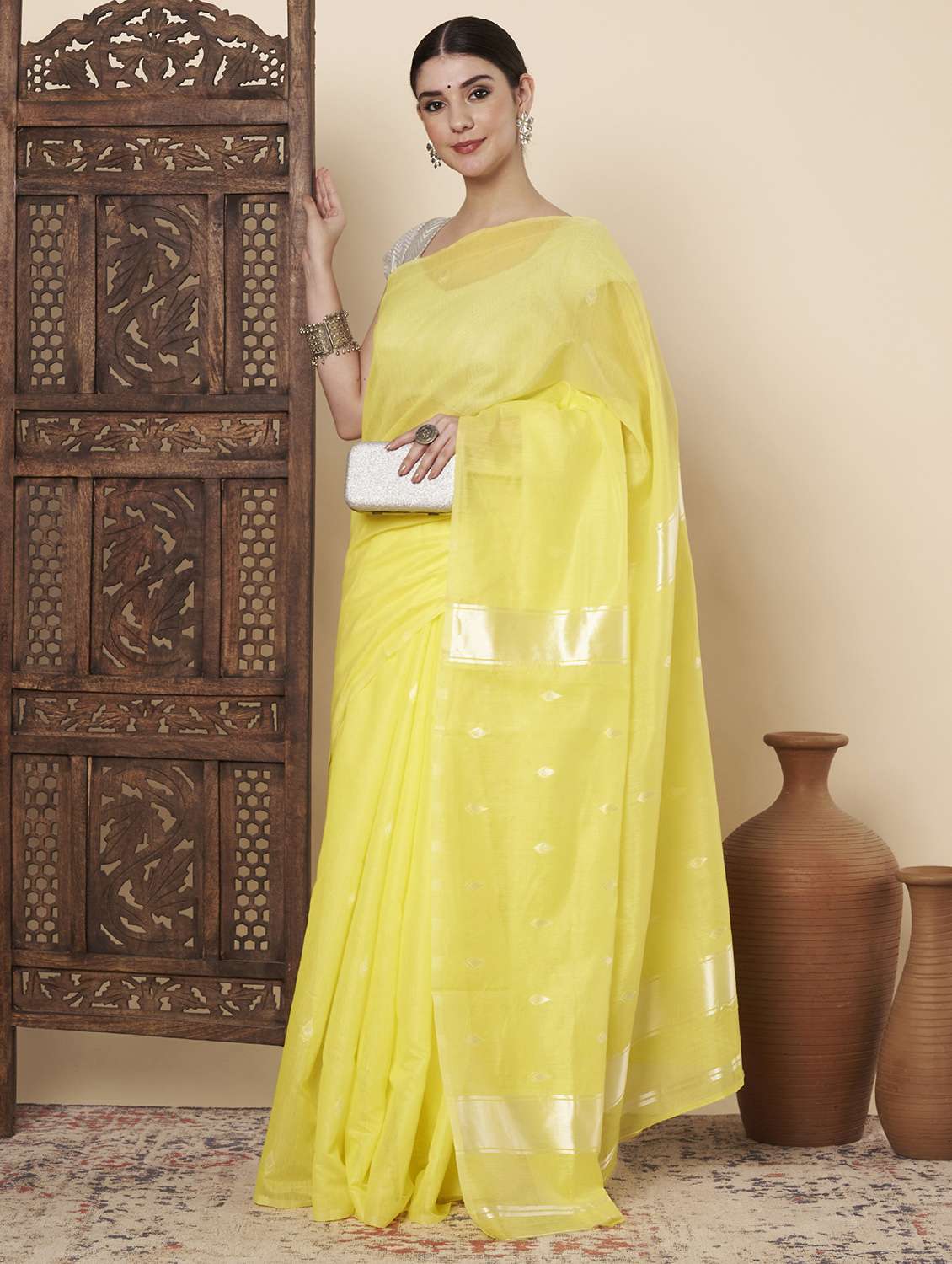 women self design handloom saree with blouse - 22272748 -  Standard Image - 1