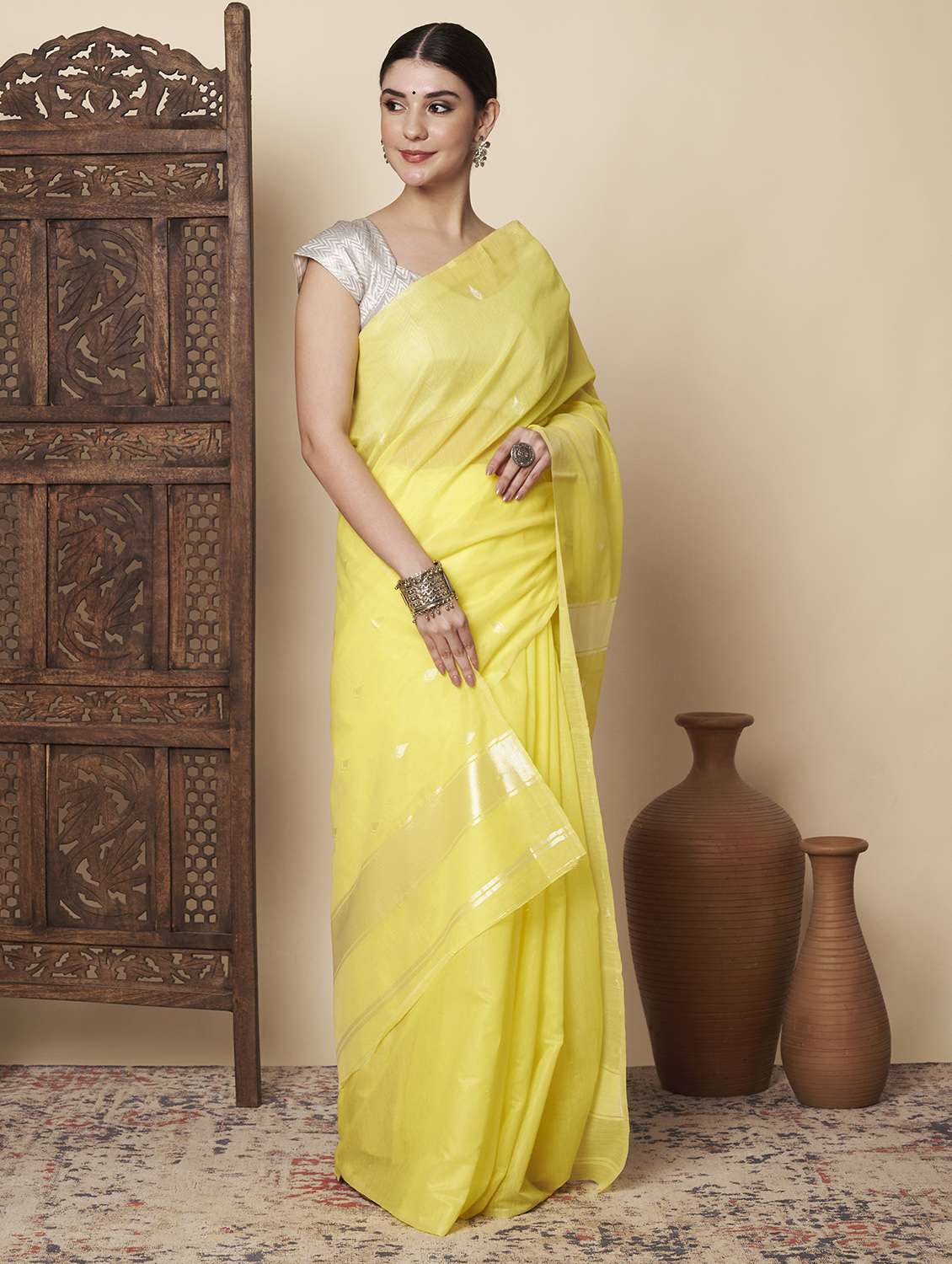 women self design handloom saree with blouse - 22272748 -  Standard Image - 4