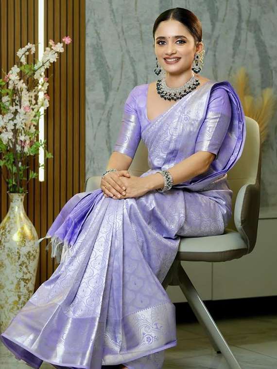 women self design banarasi saree with blouse - 22272844 -  Standard Image - 1