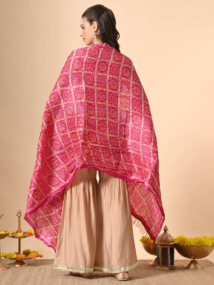 women pink bandhani print dupatta - 22272887 -  Standard Image - 4