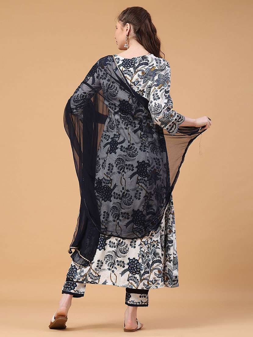 women floral three quarter sleeve kurta pant with dupatta set - 22273553 -  Standard Image - 4