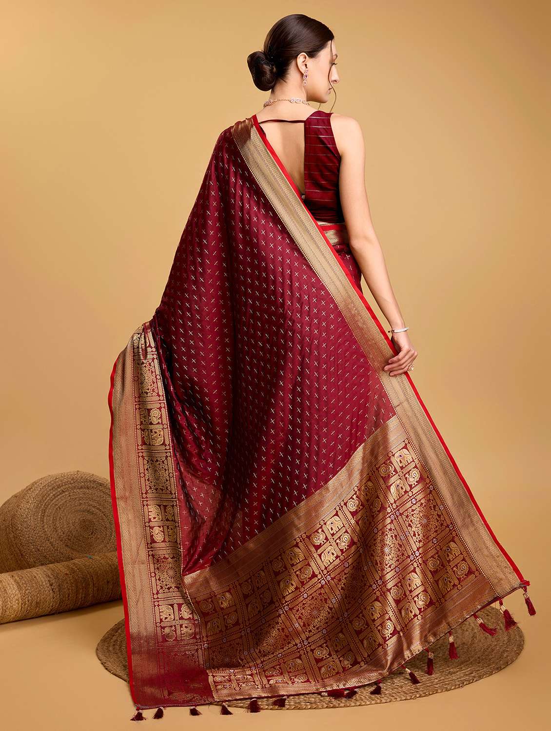 women self design banarasi saree with blouse - 22274025 -  Standard Image - 4