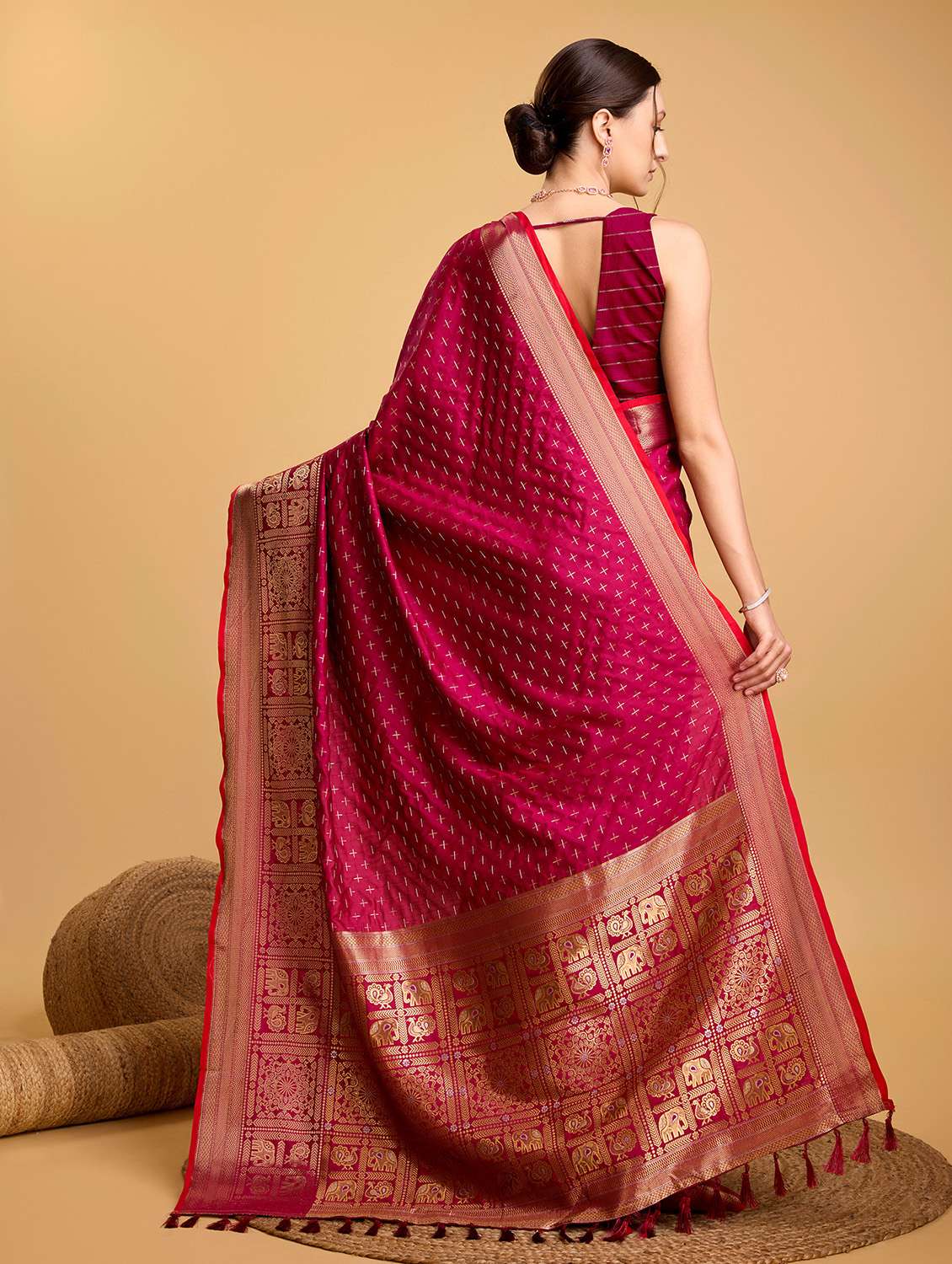 women self design banarasi saree with blouse - 22274028 -  Standard Image - 4