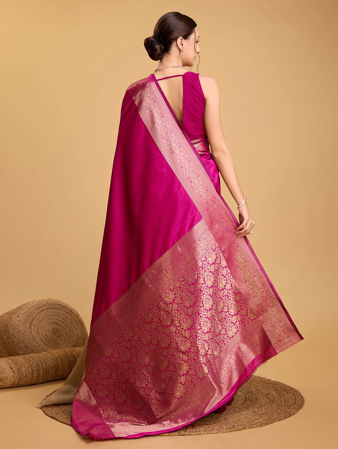 women solid with bordered saree with blouse - 22274032 -  Standard Image - 4