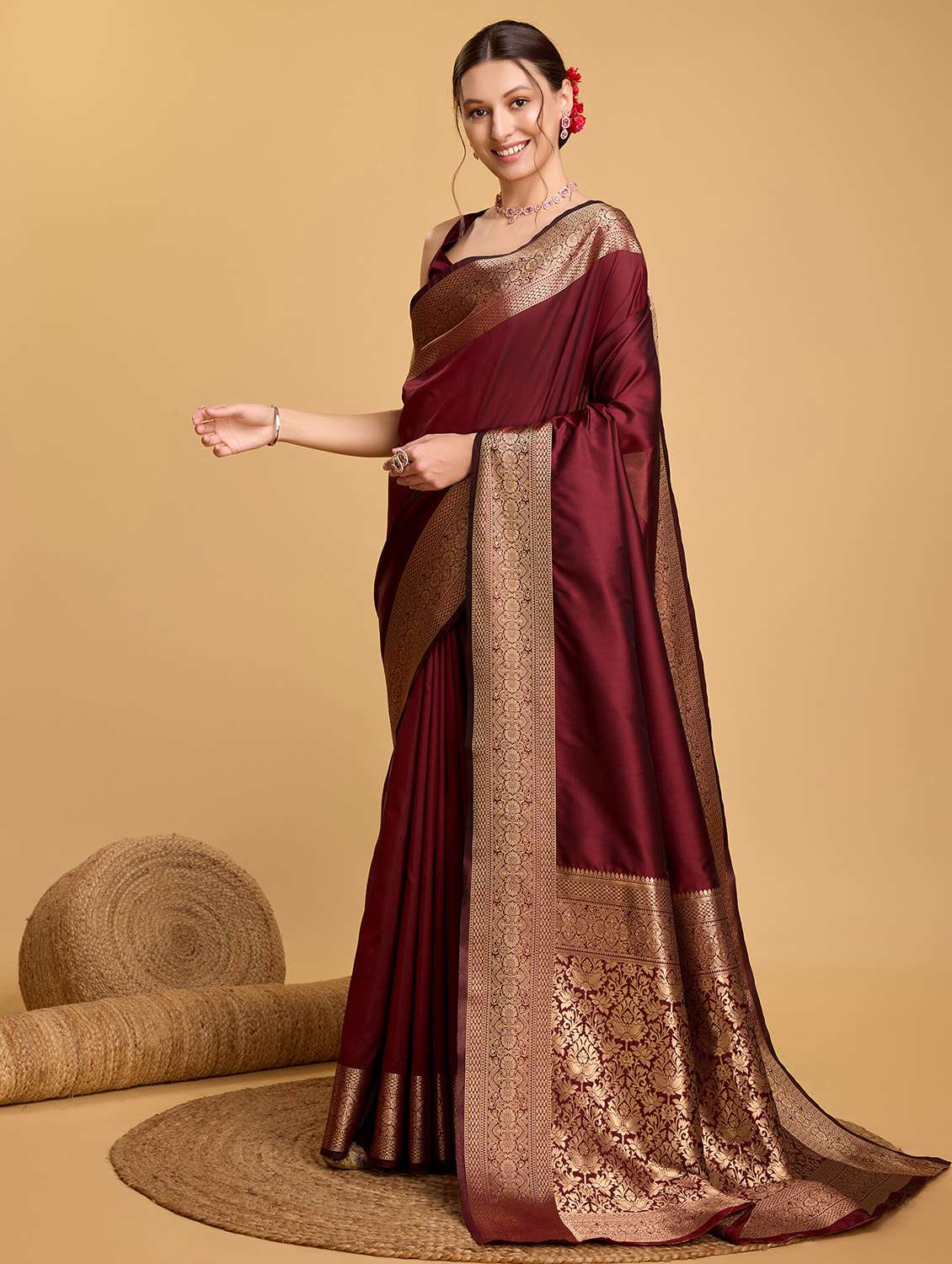 women solid with bordered saree with blouse