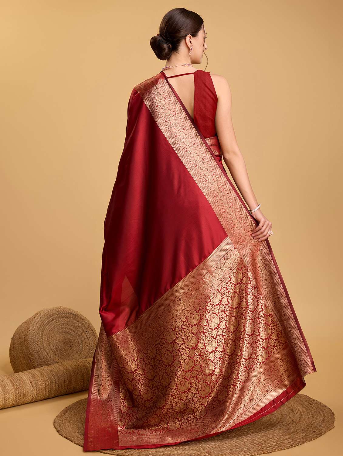 women solid with bordered saree with blouse - 22274034 -  Standard Image - 4