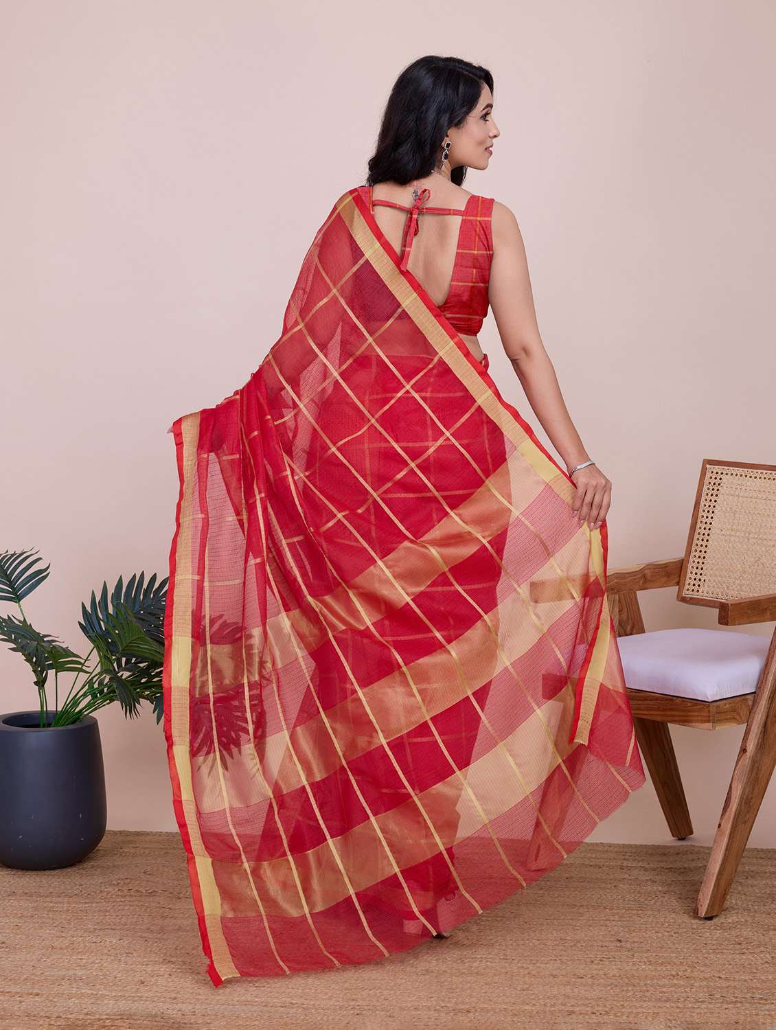 women checkered bordered saree with blouse - 22274041 -  Standard Image - 4