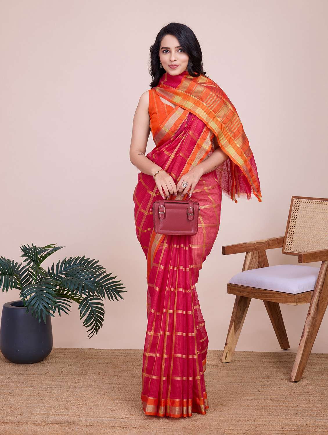 women checkered bordered saree with blouse - 22274047 -  Standard Image - 4