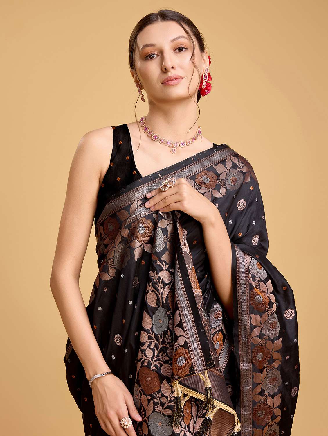 women self design banarasi saree with blouse - 22274088 -  Standard Image - 4
