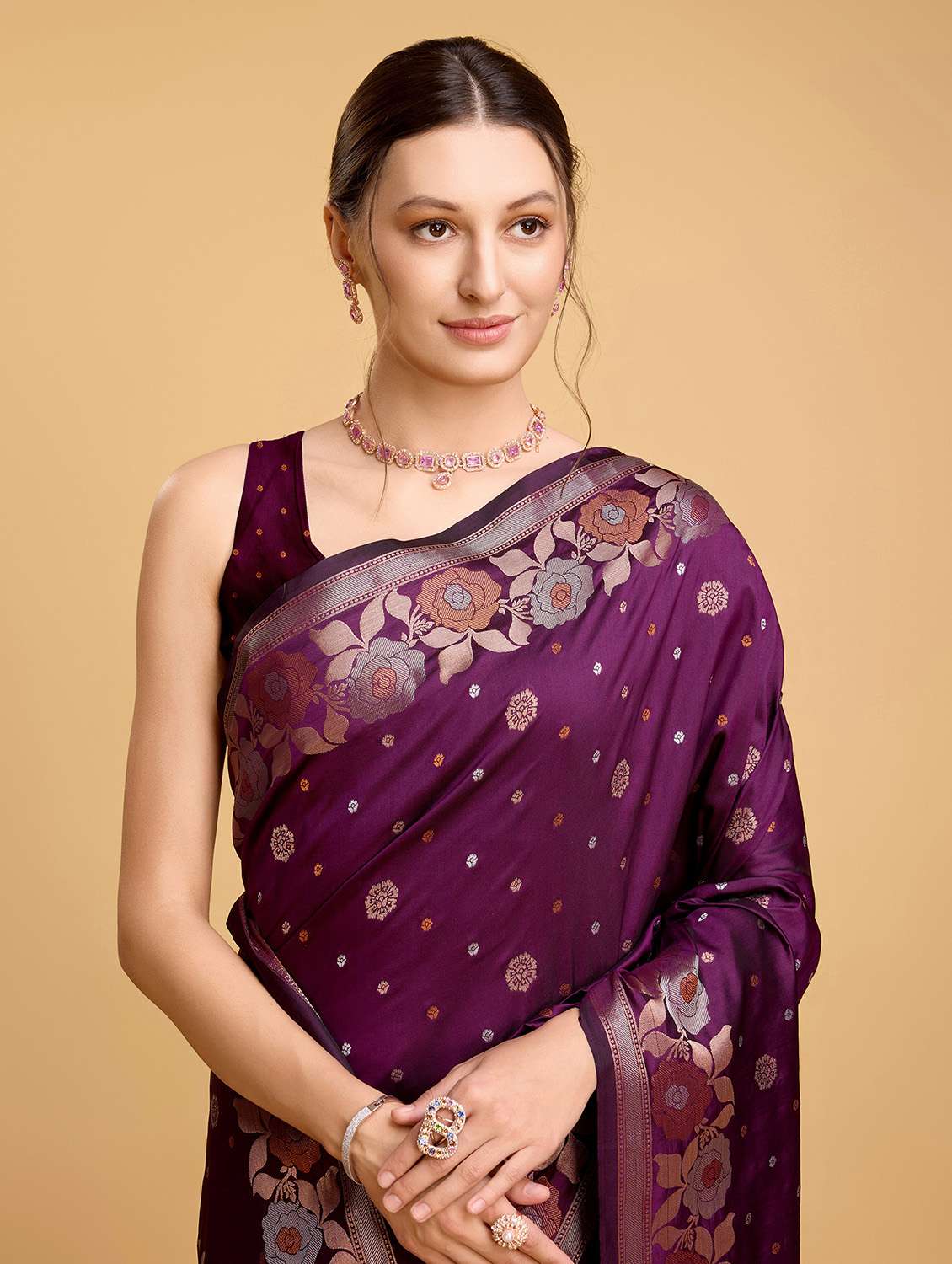 women self design banarasi saree with blouse - 22274093 -  Standard Image - 4