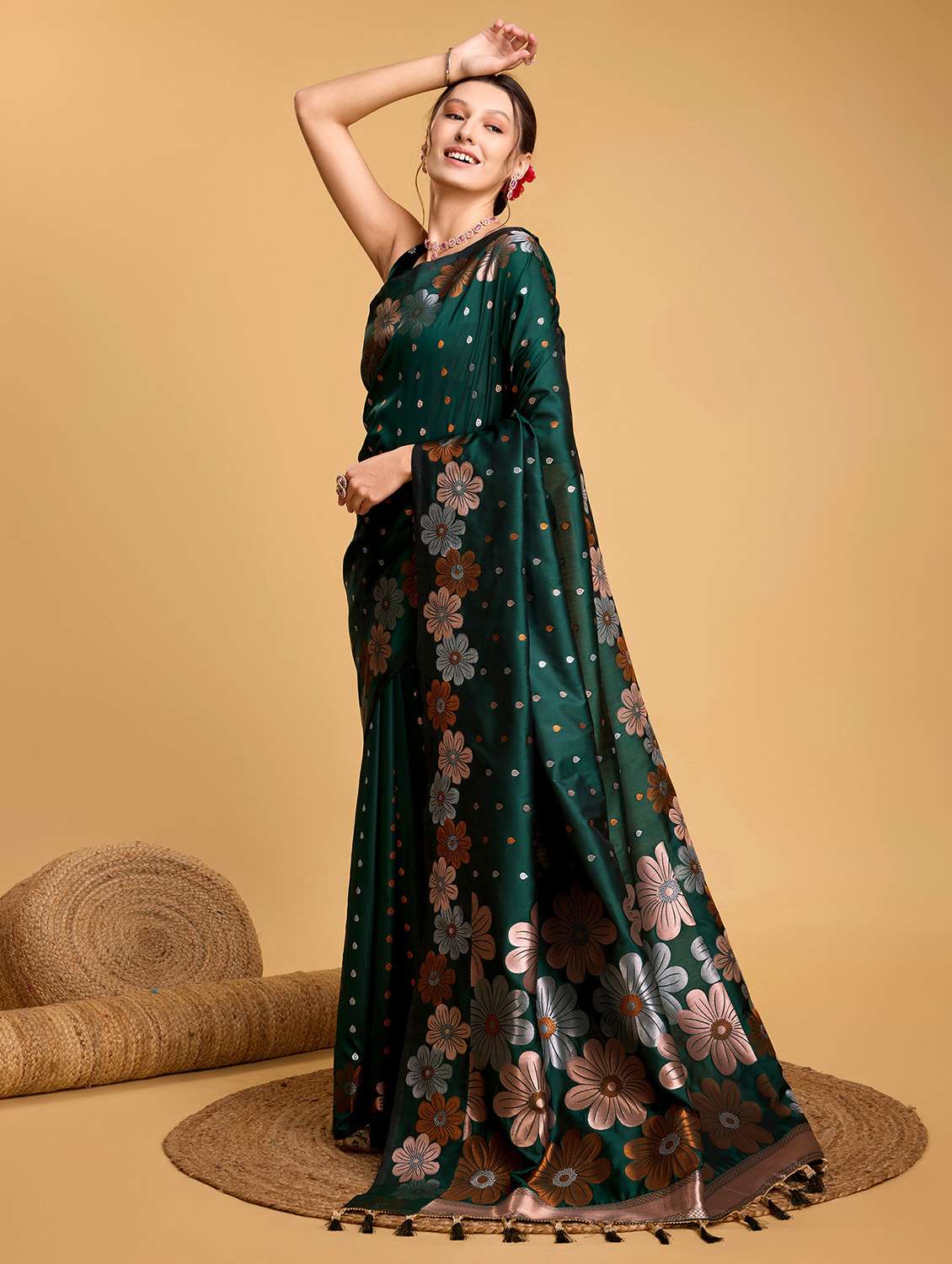 Women Self Design Banarasi Saree With Blouse - 22274095 -  Standard Image - 4