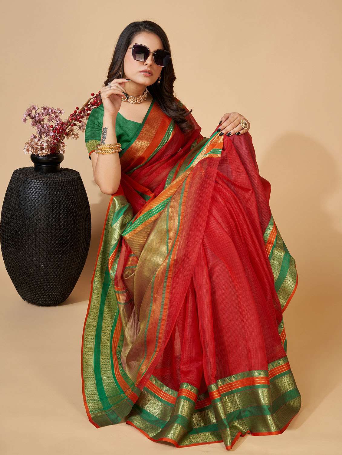 women solid with bordered saree with blouse - 22274107 -  Standard Image - 1