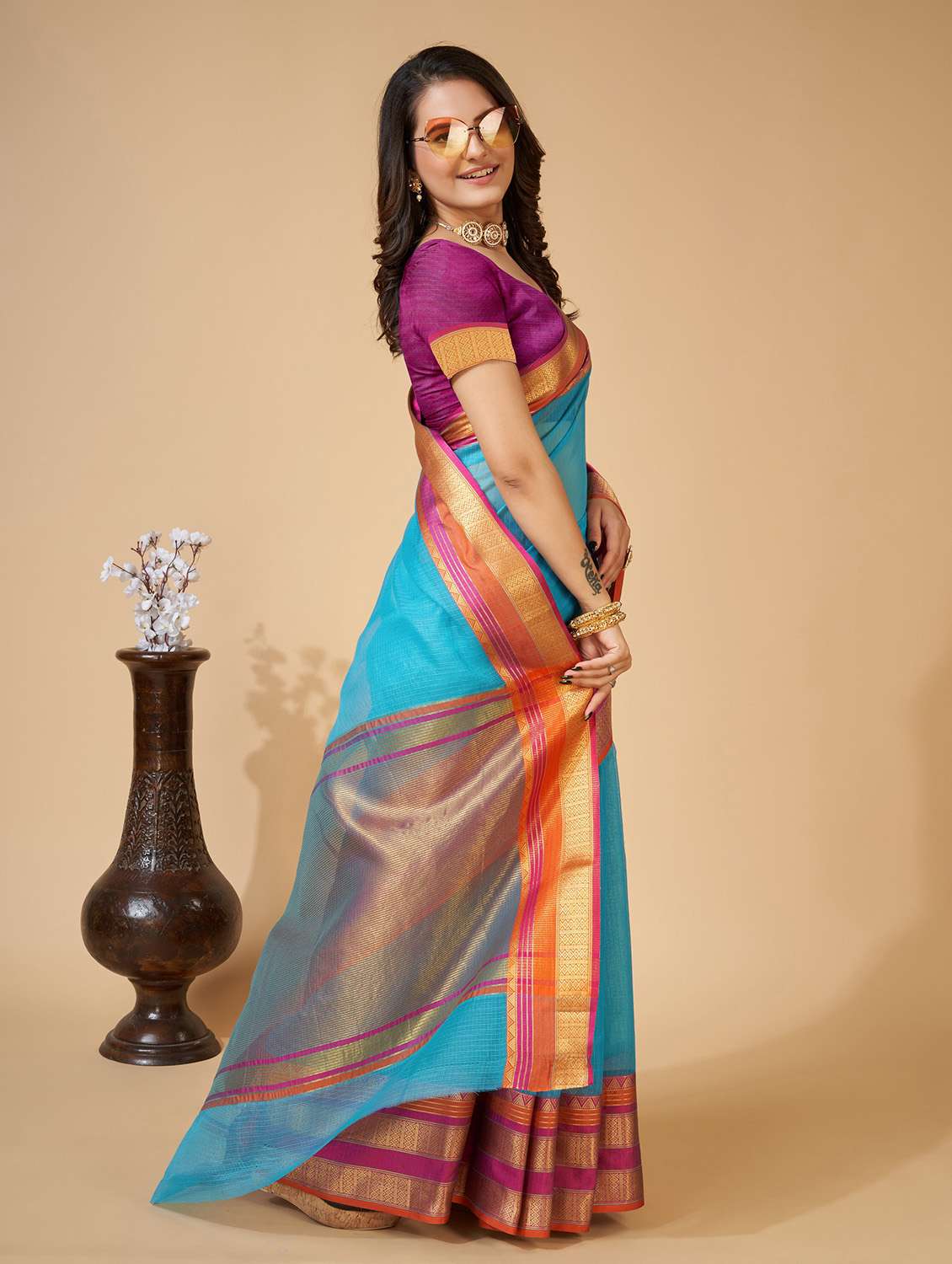 women solid with bordered saree with blouse - 22274112 -  Standard Image - 1