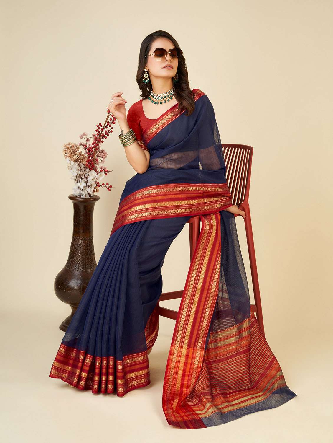 women solid with bordered saree with blouse - 22274115 -  Standard Image - 1