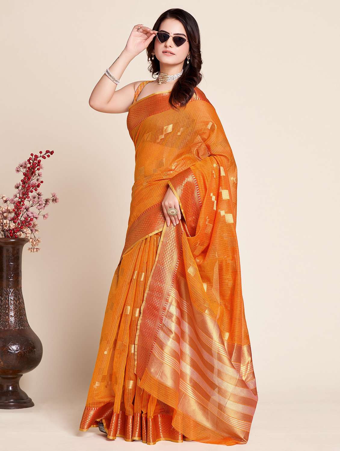 women self design bordered saree with blouse - 22274121 -  Standard Image - 1