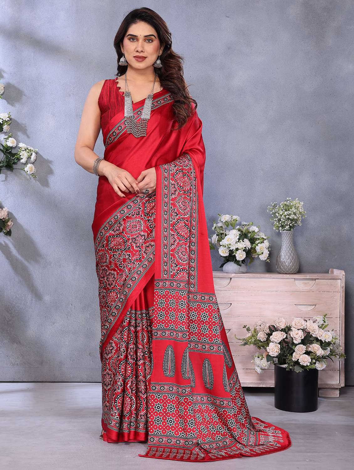 women printed casual wear saree with blouse