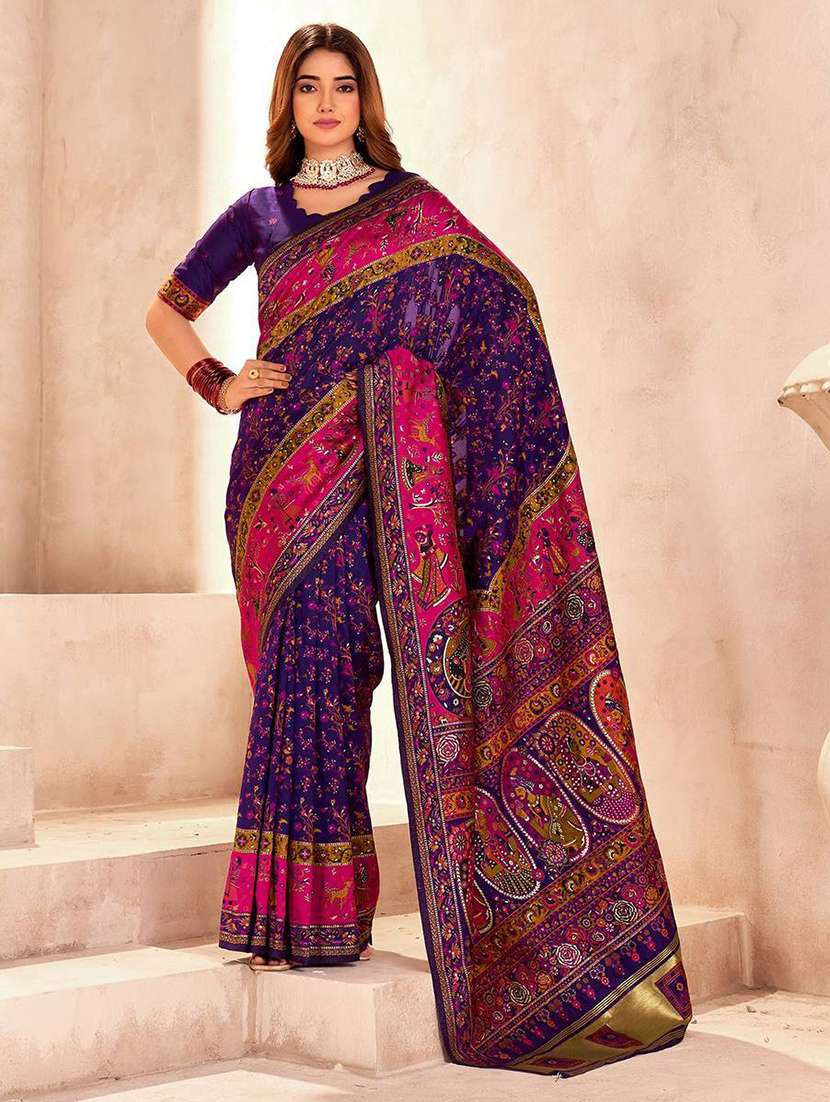 women self design bordered saree with blouse