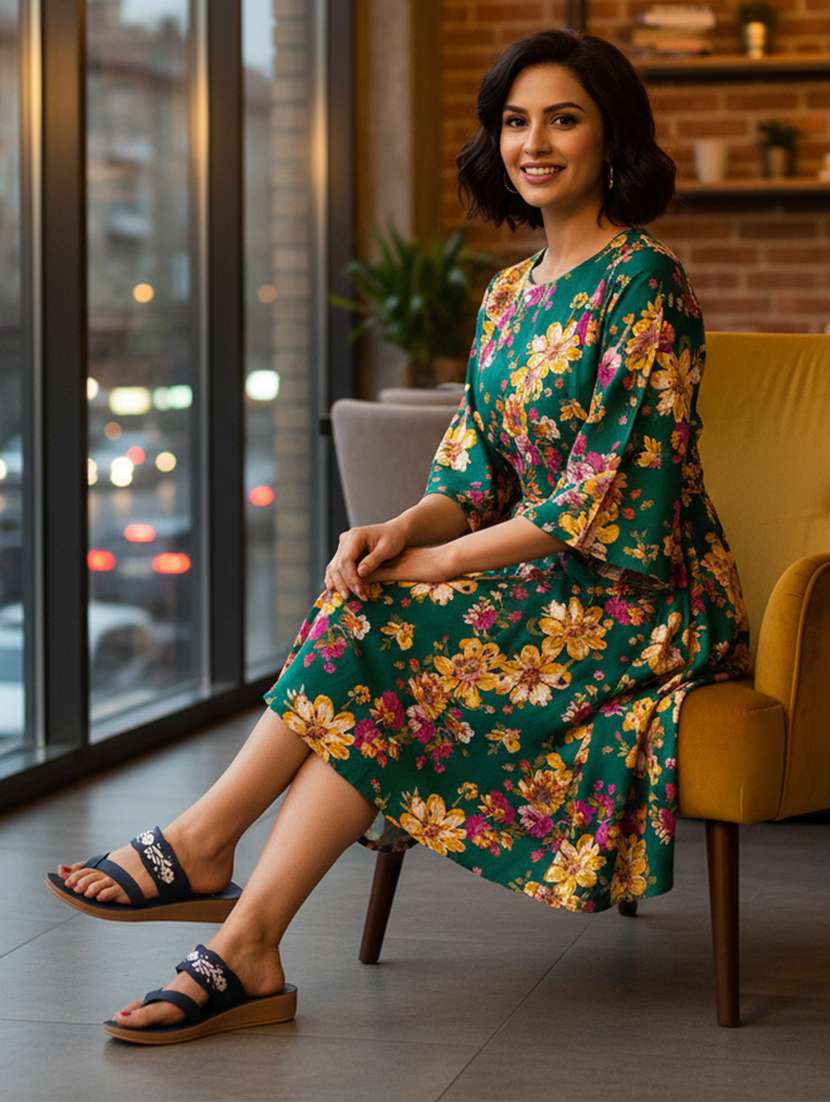 women printed slip on flip flop - 22275516 -  Standard Image - 1