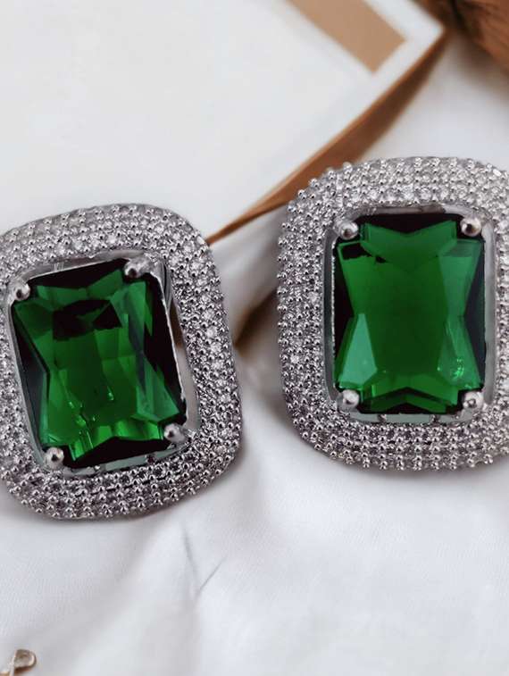 women green brass studs earring - 22277876 -  Standard Image - 1