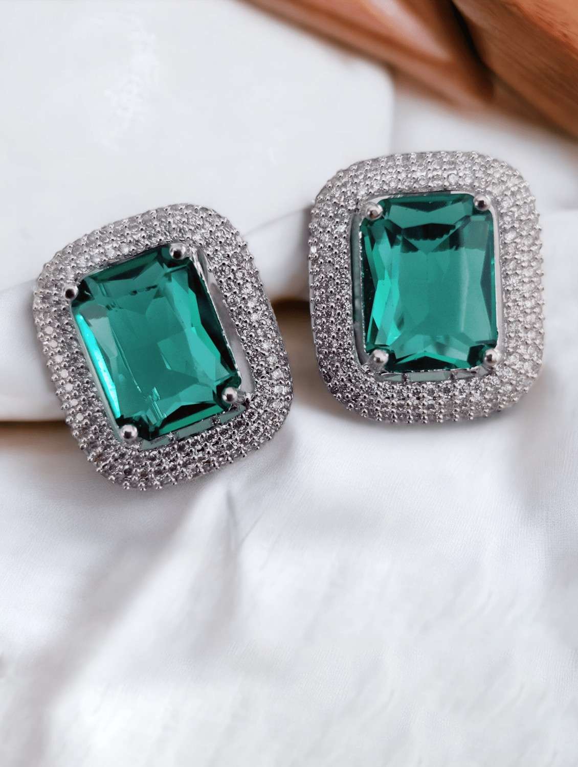 women green brass studs earring