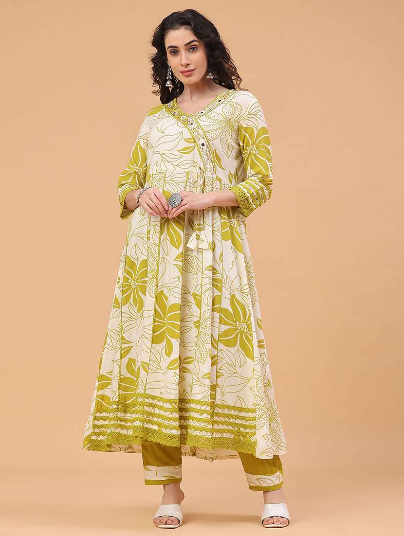 women floral three quarter sleeve kurta pant with dupatta set - 22279012 -  Standard Image - 1