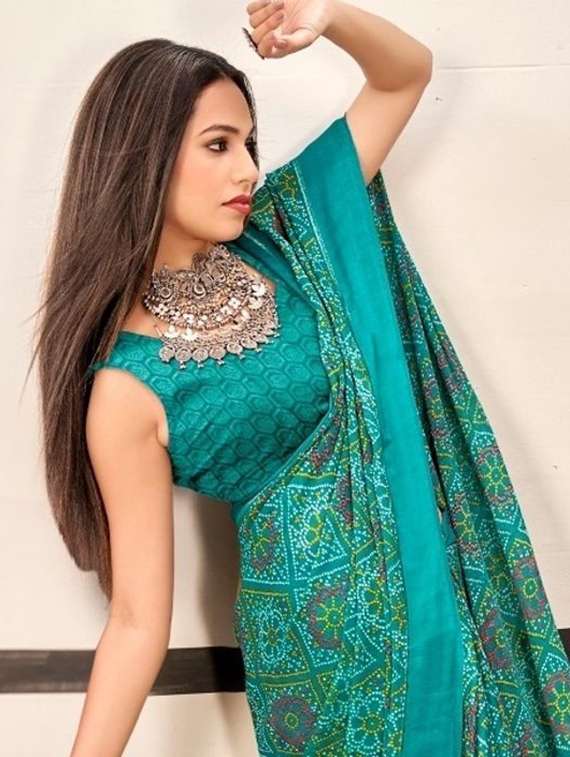 women printed casual wear saree with blouse - 22279021 -  Standard Image - 1