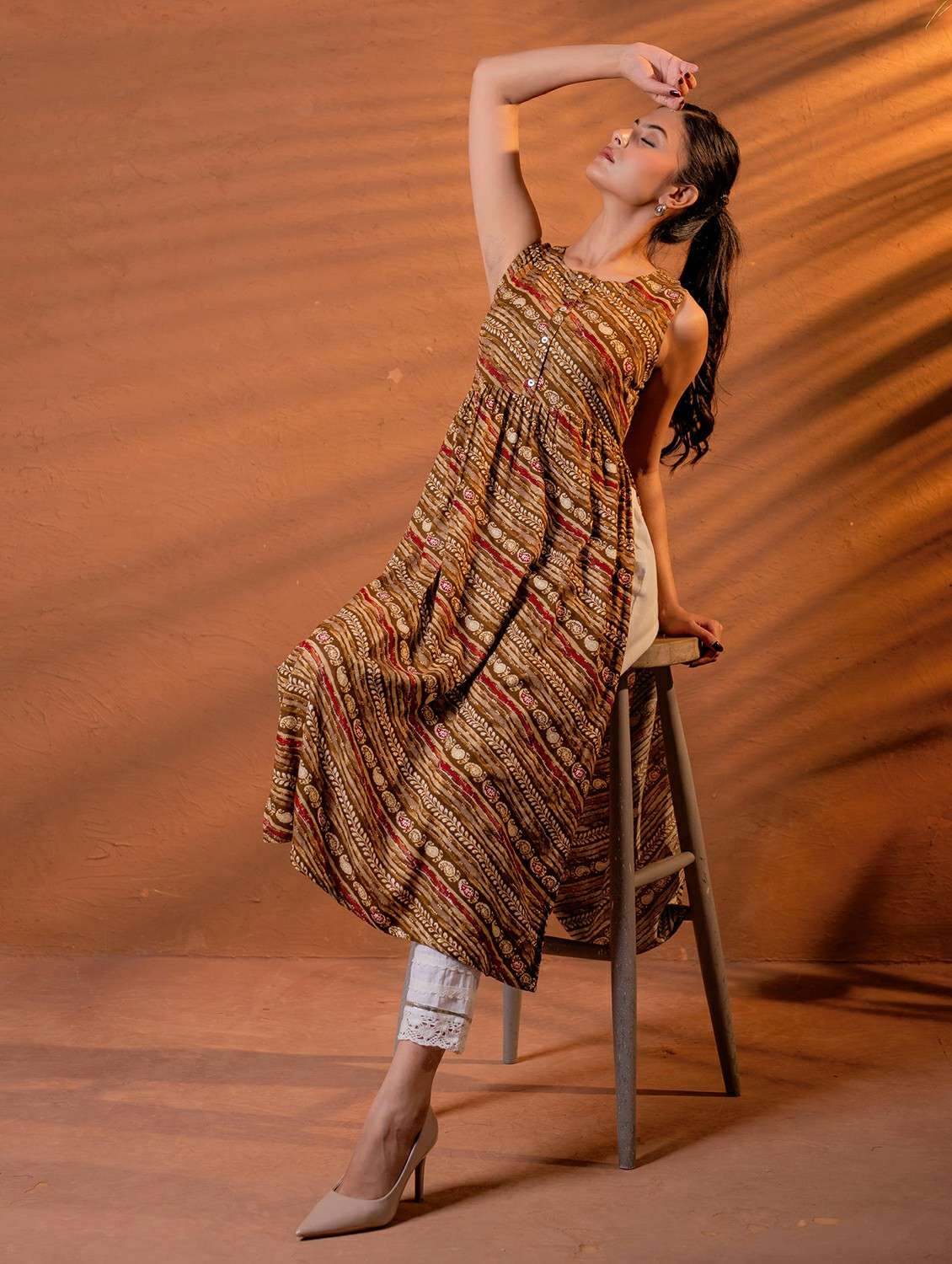 women printed sleeveless a-line kurta - 22279272 -  Standard Image - 1