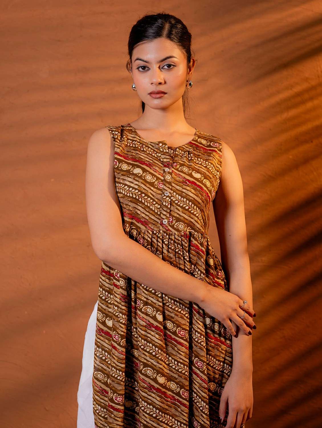 women printed sleeveless a-line kurta - 22279272 -  Standard Image - 4