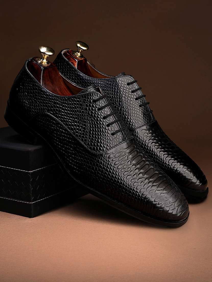men textured lace-up derbies
