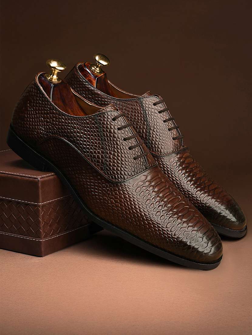 men textured lace-up derbies