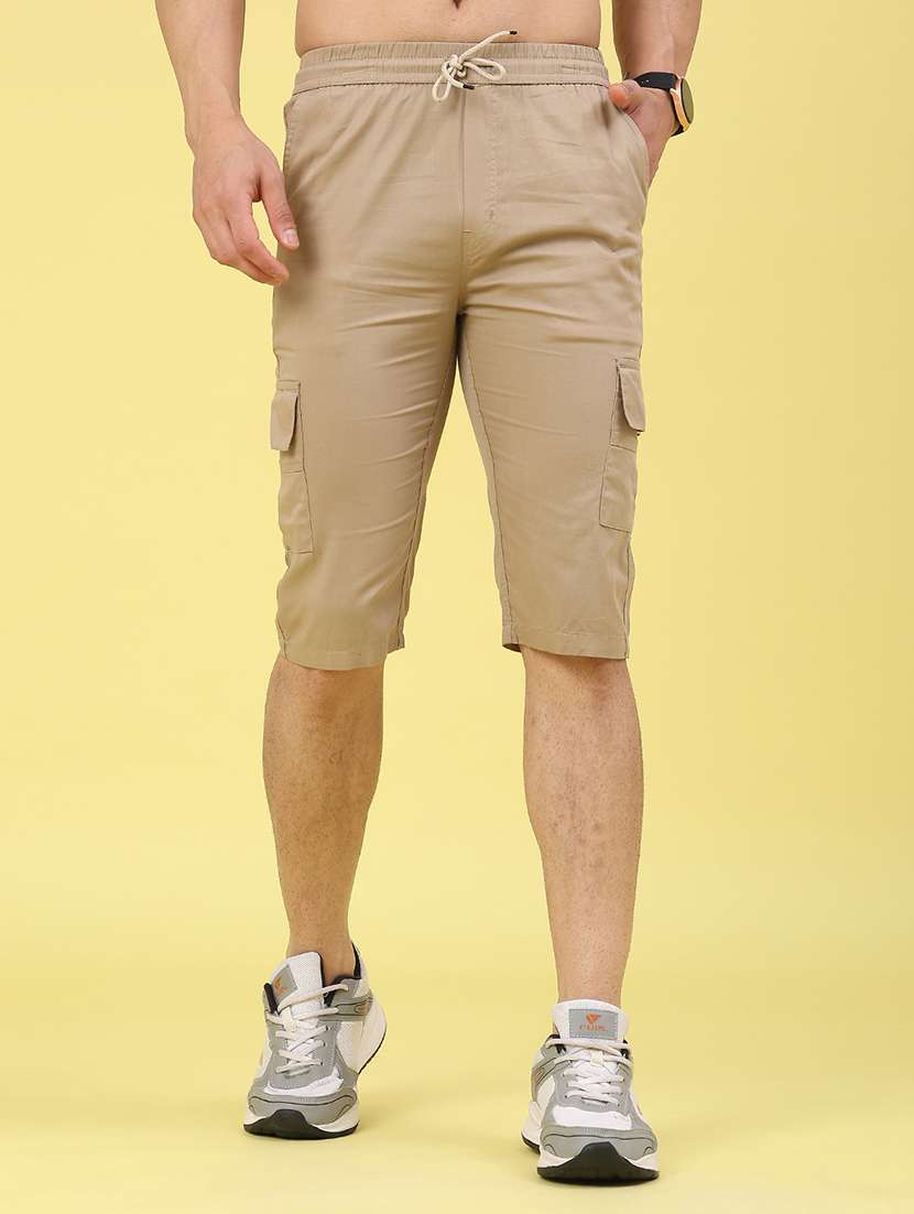 men solid mid rise cargo shorts