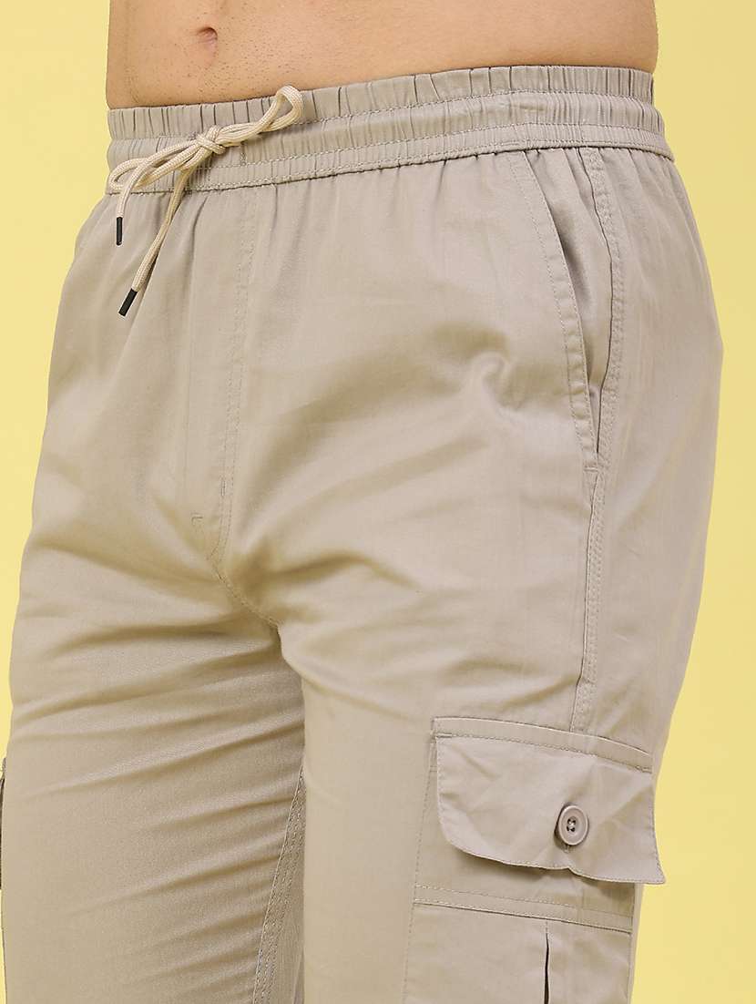 men solid mid rise cargo shorts - 22281795 -  Standard Image - 4