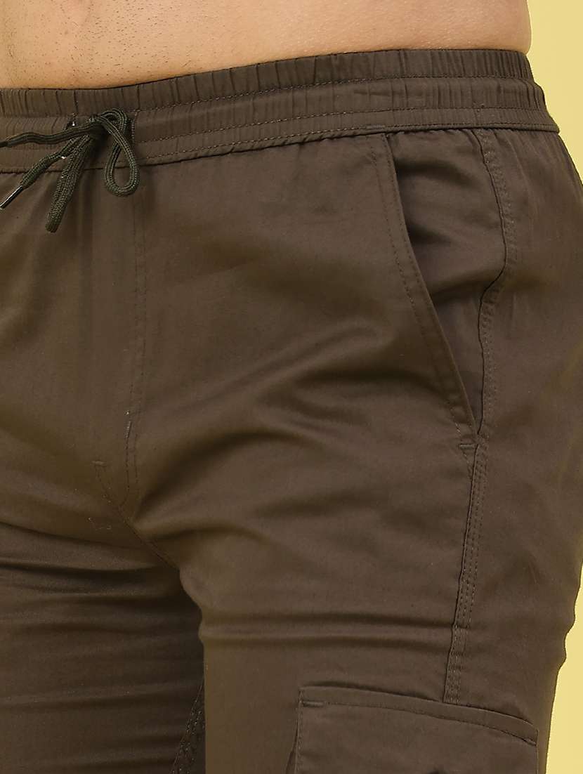 men solid mid rise cargo shorts - 22281796 -  Standard Image - 4