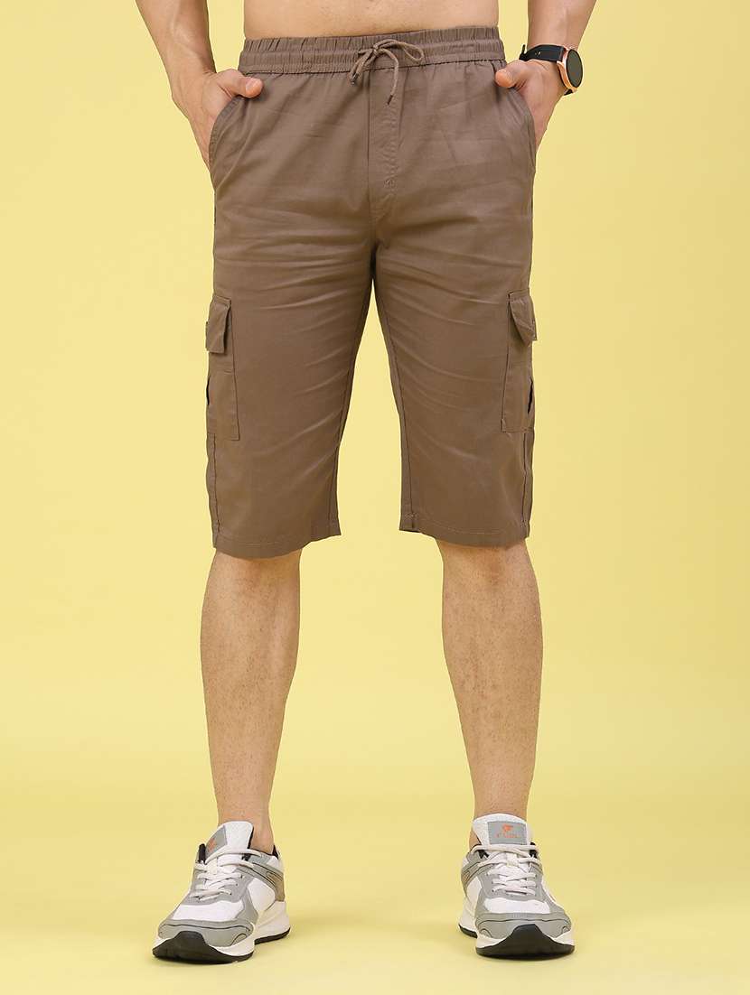 men solid mid rise cargo shorts