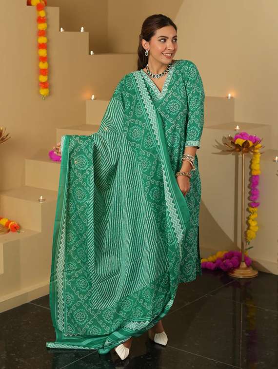 women bandhani three quarter sleeve kurta pant with dupatta set