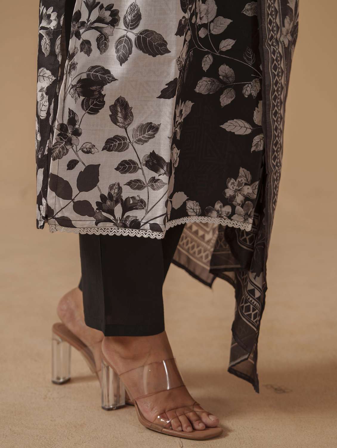 women printed three quarter sleeve kurta pant with dupatta set - 22282173 -  Standard Image - 4