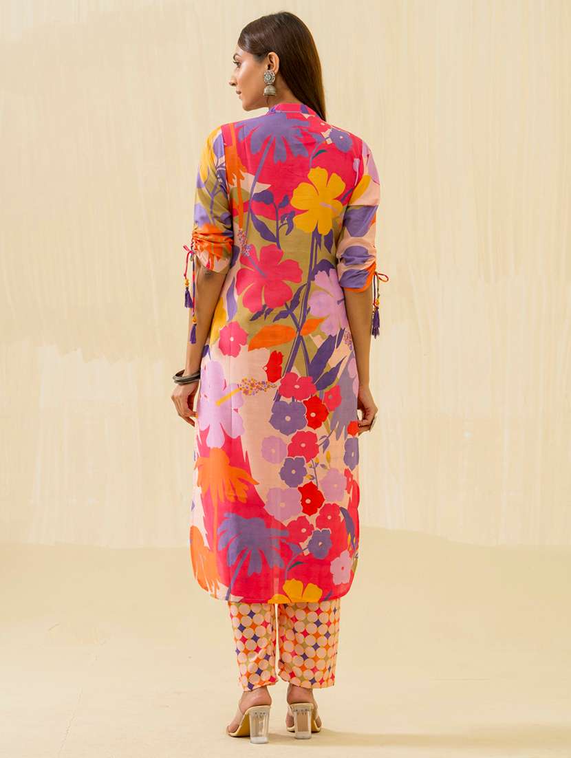Women Printed Three Quarter Sleeve Kurta Pant Set - 22282179 -  Standard Image - 4