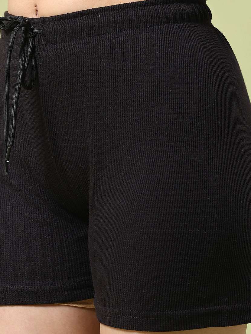 women solid mid rise shorts - 22284501 -  Standard Image - 1