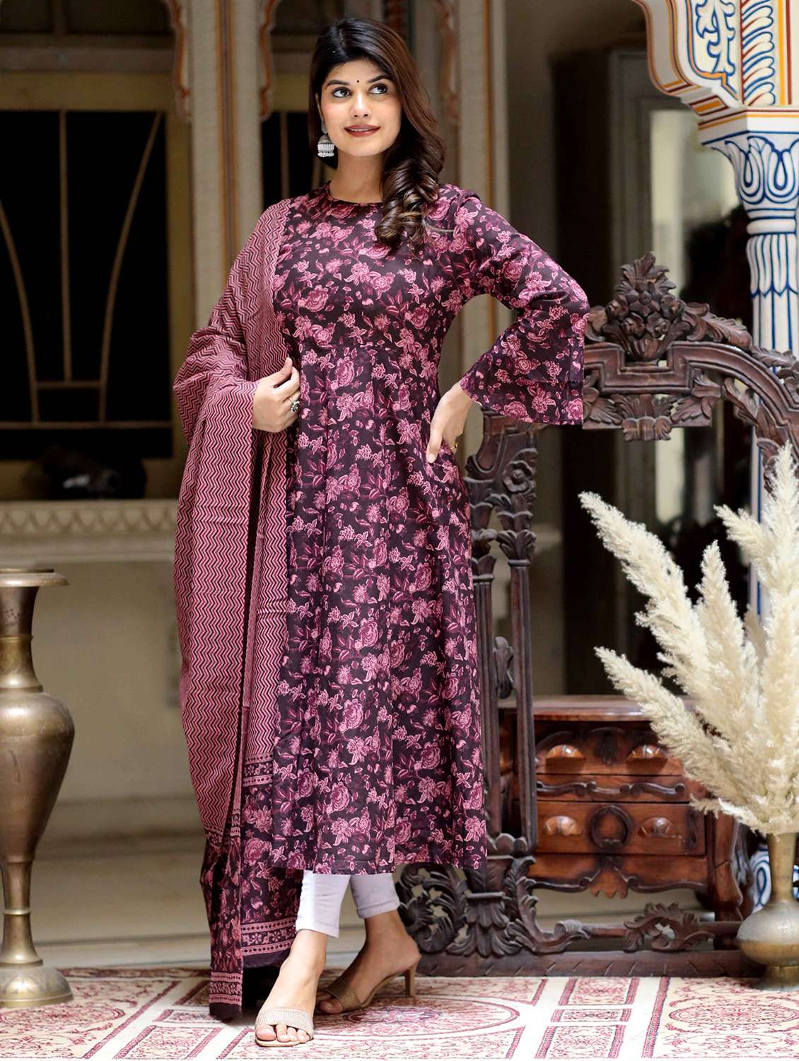 women printed bell sleeve kurta with dupatta set - 22285586 -  Standard Image - 1