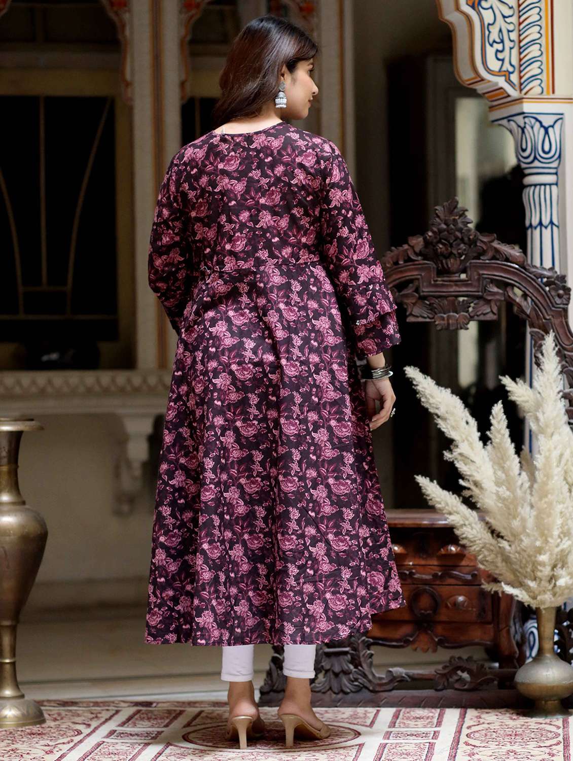 women printed bell sleeve kurta with dupatta set - 22285586 -  Standard Image - 4