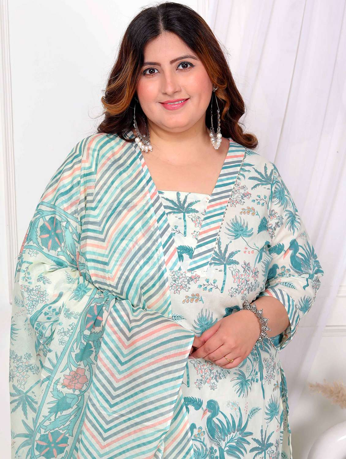 Women Plus Size Floral Three Quarter Sleeve Kurta Pant With Dupatta Set - 22285624 -  Standard Image - 4
