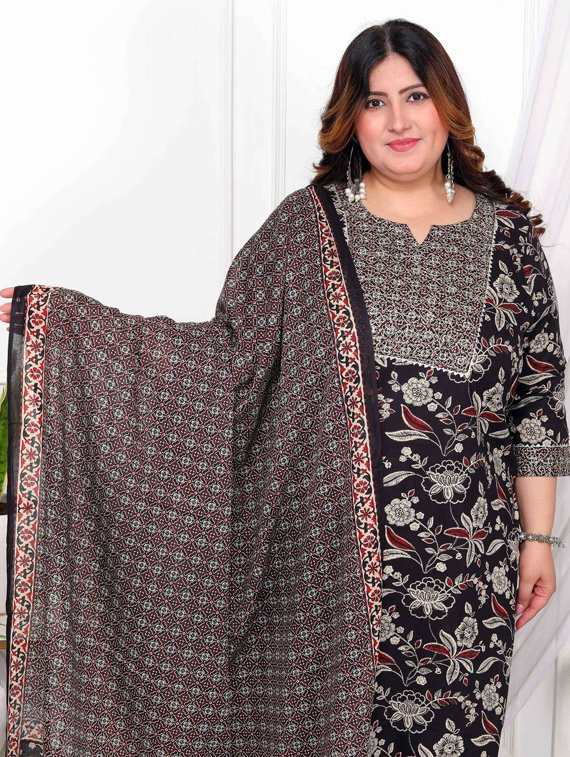 women plus size floral three quarter sleeve kurta pant with dupatta set - 22285626 -  Standard Image - 4