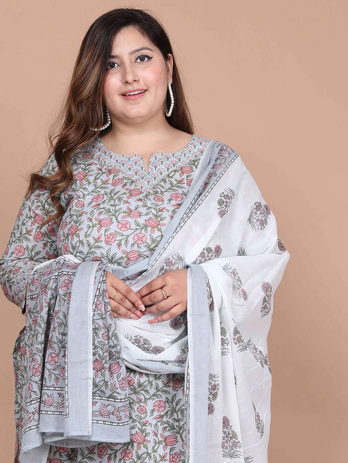 women plus size floral three quarter sleeve kurta palazzo with dupatta set - 22285632 -  Standard Image - 4