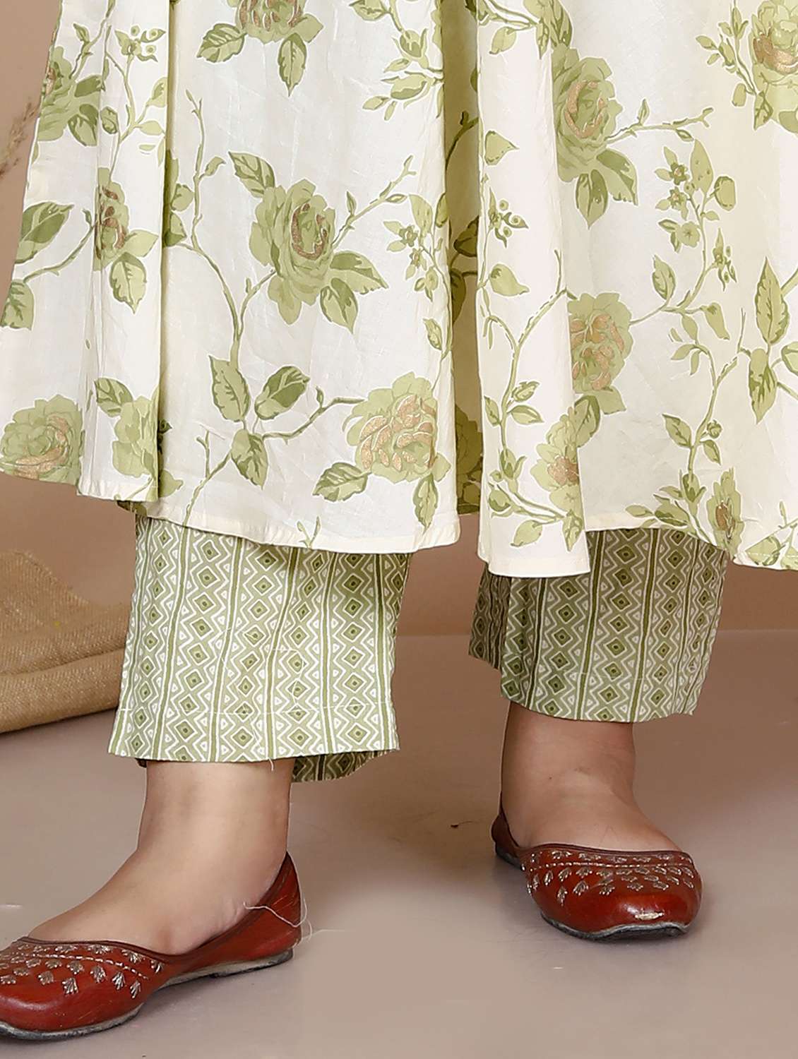 women plus size floral three quarter sleeve kurta pant set - 22285642 -  Standard Image - 4