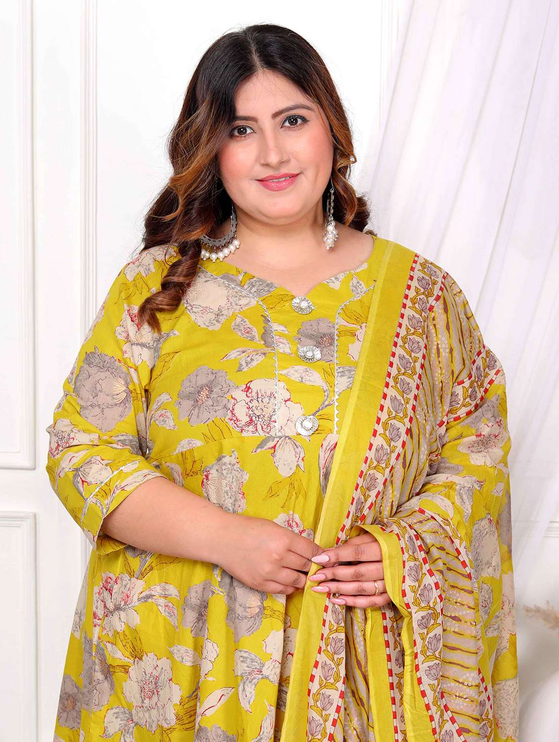 women plus size floral three quarter sleeve kurta with dupatta set - 22285650 -  Standard Image - 4